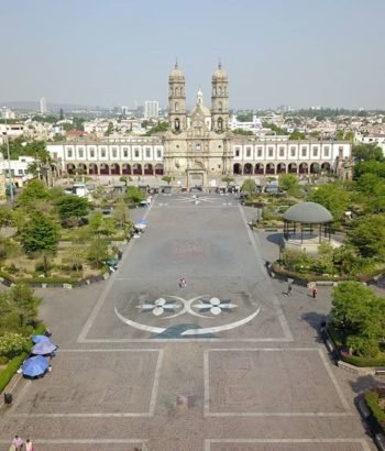 Plaza de las Americas y la Basílica de Nuestra Señora de Zapopan