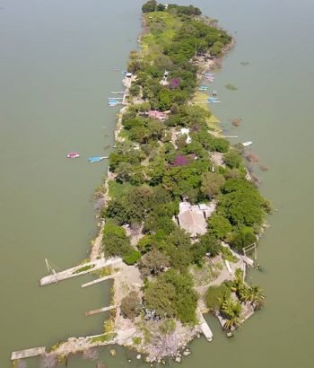 Isla de los Alacranes en el lago de Chapala