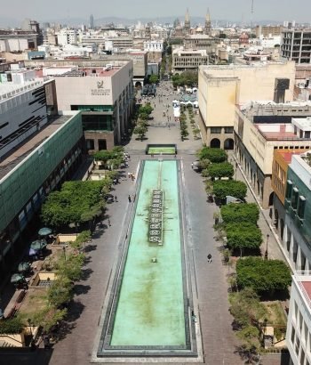 Vista aérea de la plaza tapatía desde el instituto cultural Cabañas
