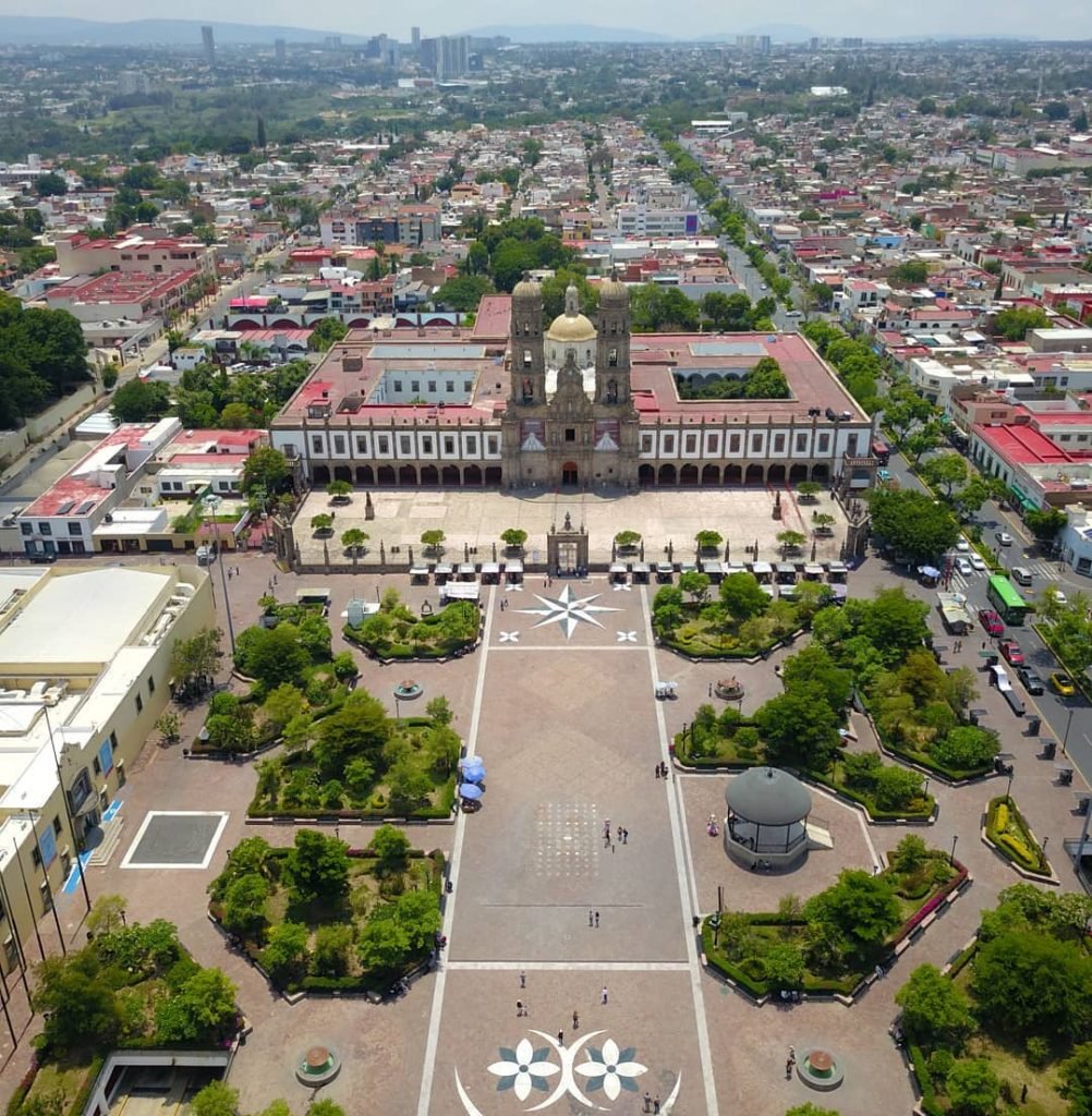 Volando sobre el centro de Zapopan