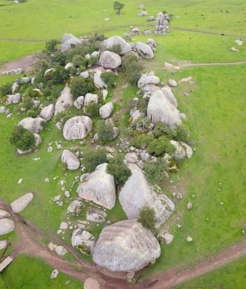 Es un lugar excelente para caminar y hacer actividades al aire libre como lanzarte por la tirolesa y andar a caballo.