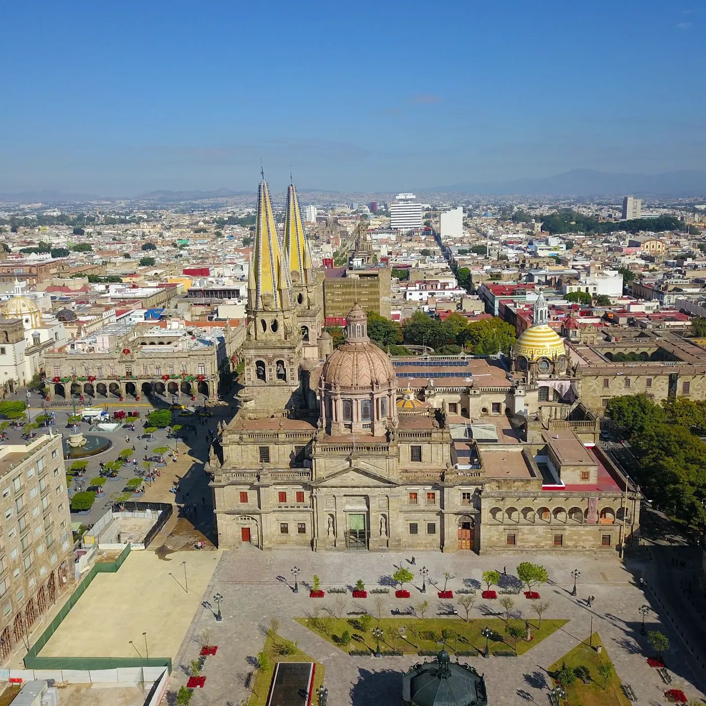 Vista lateral de la catedral de Guadalajara