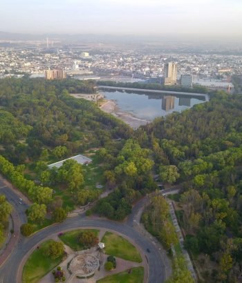 El parque Tanagamanga I es un area verde bastante grande en San Luis Potosí ideal para ir a hacer ejercicio y pasar tiempo con la familia