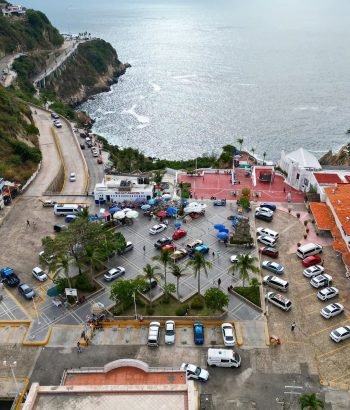 Estacionamiento del hotel el mirador, entrada a la Quebrada de Acapulco