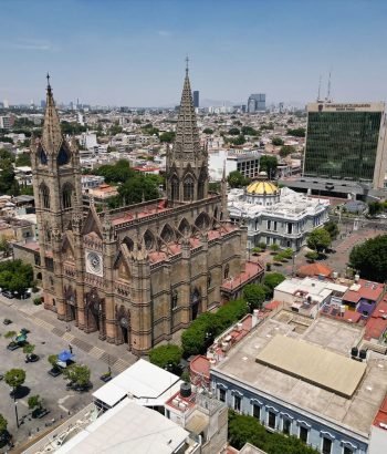 Vista aérea del templo Expiatorio en el que se ve también el Musa y el edificio de rectoría