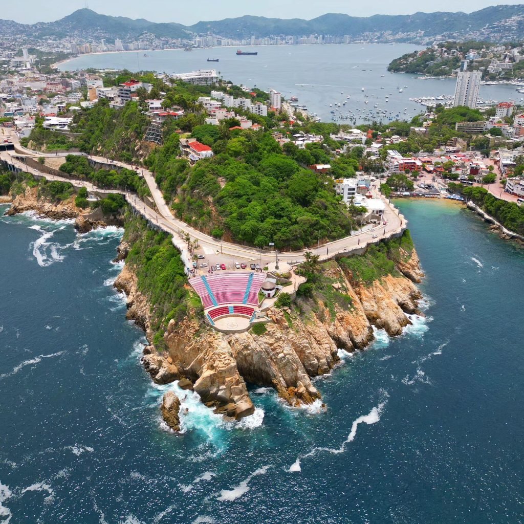 Vista panorámica del auditorio al aire libre de sinfonía del mar en Acapulco