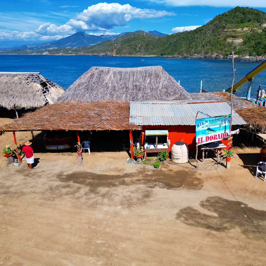 Descubriendo Sabores Costeros: El Restaurante El Dorado en Puerto Vicente Guerrero