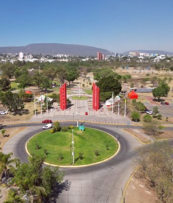 Vista aérea de la entrada del parque metropolitano de Guadalajara