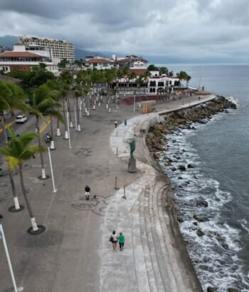 Volando sobre el malecón de Puerto Vallarta