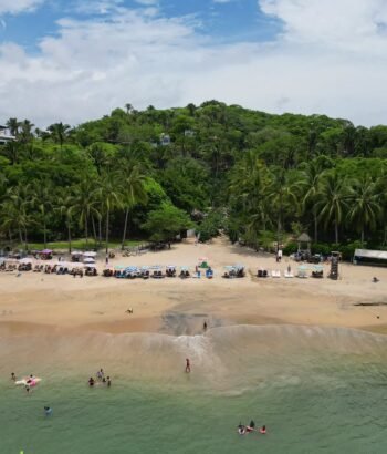 Vista aérea de la playa de los muertos en Sayulita