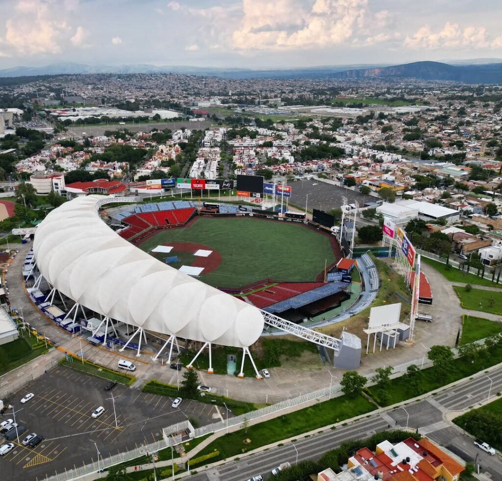 Un vuelo sobre el Estadio de los Charros de Jalisco