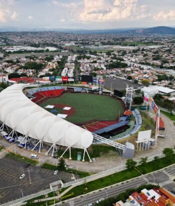 Un vuelo sobre el Estadio de los Charros de Jalisco
