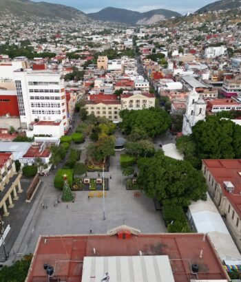 Vista aérea de la plaza cívica Primer Congreso de Anahuac en Chilpancingo #drone #dronestagram #dronephotography