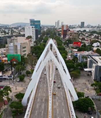 Volando sobre el puente Matute Remus #guadalajara #jalisco #dronephotography #drone #dronelife