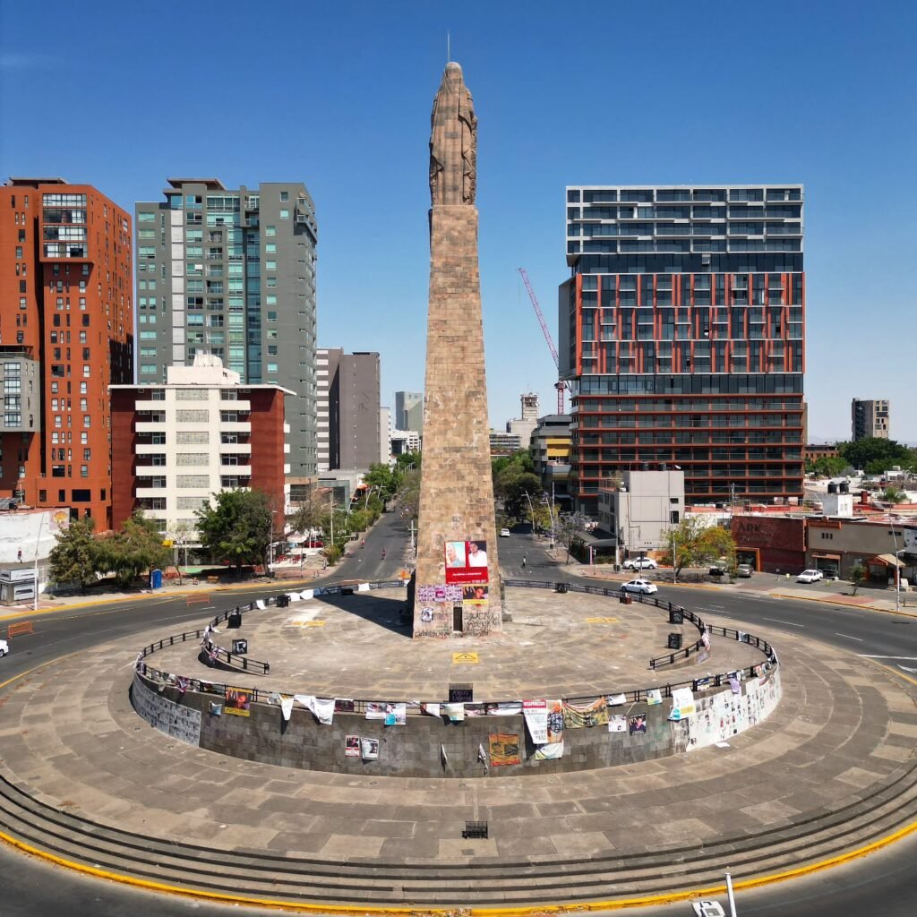 Glorieta de los Niños Héroes (también conocida como glorieta de las y los desaperecidos) #dronestagram #dronelife #drone