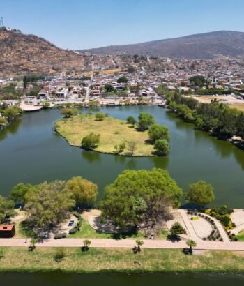 Foto aérea de la isla Xamayn en el malecón de Jamay en Jalisco #dronelife #dronestagram #drone