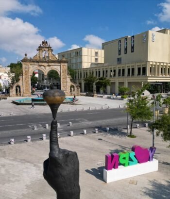 Zapopan desde el Cielo: Los Arcos, Arte Urbano y Horizonte Moderno