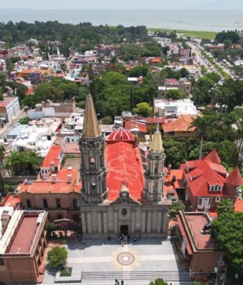 Chapala desde las Nubes: La Majestuosa Parroquia de San Francisco de Asís