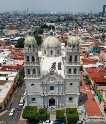 La Sagrada Familia de Guadalajara: Una Joya Arquitectónica Vista desde el Cielo