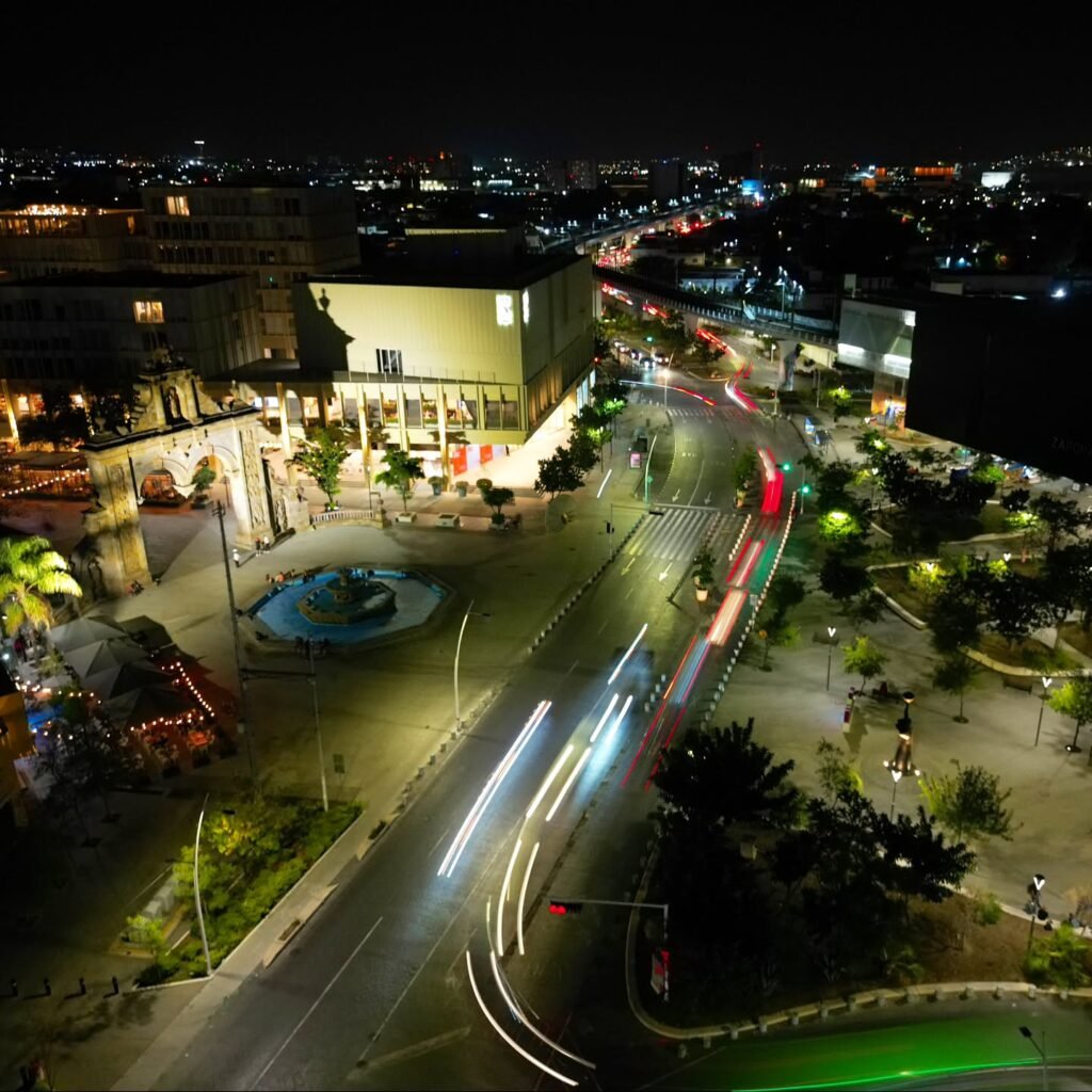 Zapopan Nocturno: Una Sinfonía de Luces Capturada desde el Cielo