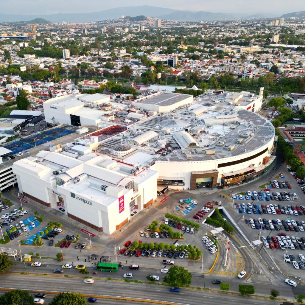 La Gran Plaza Guadalajara desde el Cielo: Un Icono Comercial Tapatío