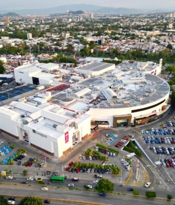 La Gran Plaza Guadalajara desde el Cielo: Un Icono Comercial Tapatío