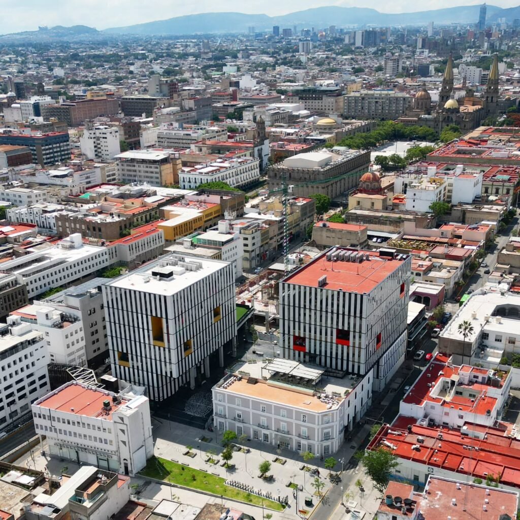 Guadalajara desde el Cielo: Donde la Innovación Abraza la Tradición