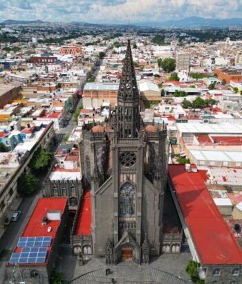 Guadalajara desde el Cielo: Descubriendo el Imponente Templo del Padre Galván