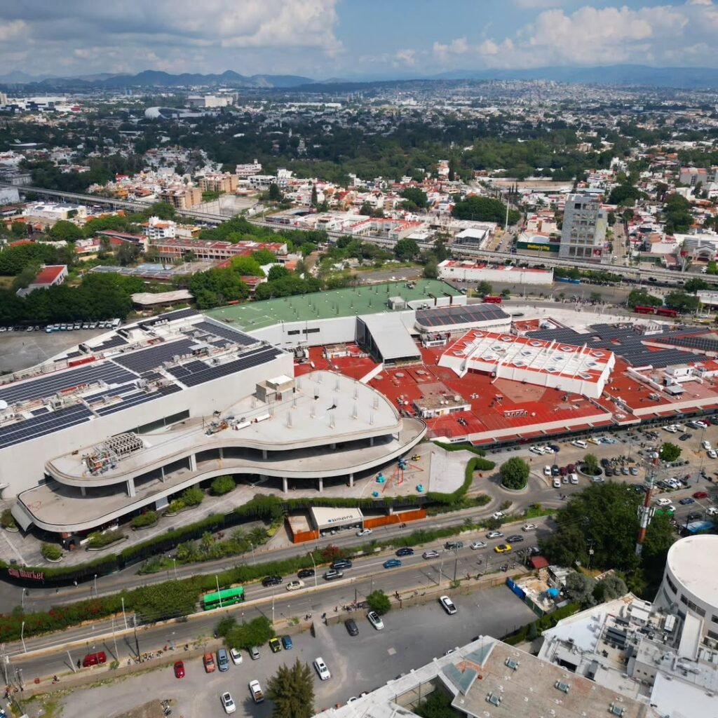 Zapopan desde Arriba: Un Vistazo Aéreo a Plaza Patria