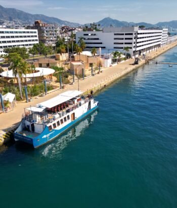 Acapulco desde el Cielo: El Marinabús y la Renovación del Jardín del Puerto