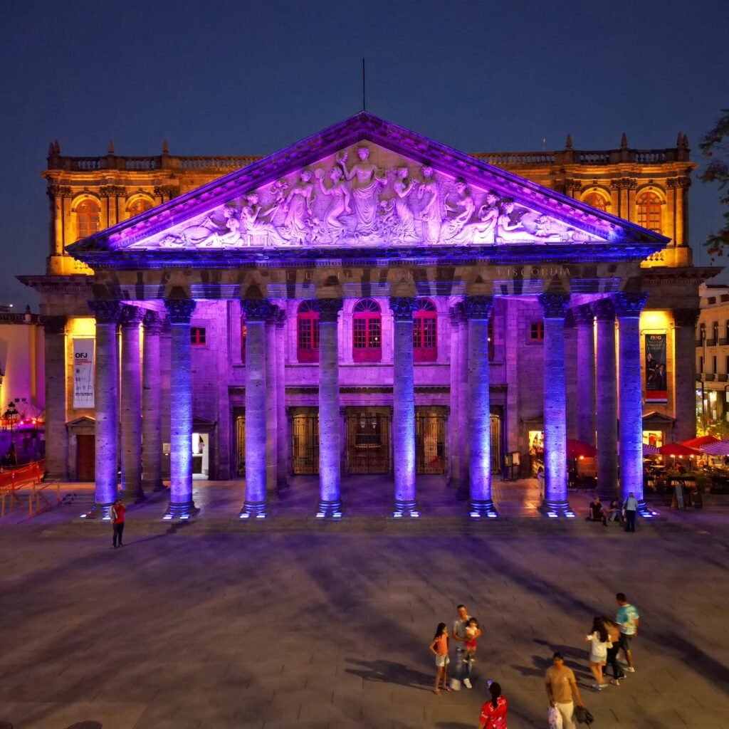 El Teatro Degollado de Guadalajara: Un Lienzo de Luces desde el Cielo Nocturno