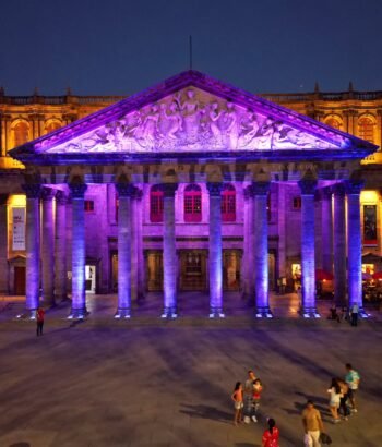 El Teatro Degollado de Guadalajara: Un Lienzo de Luces desde el Cielo Nocturno