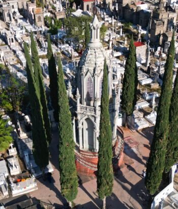 Mezquitán Desde las Alturas: Un Vistazo Único al Panteón de Guadalajara